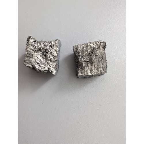 Gadolinio elemento metálico 64 Gd piezas 99,95% Metales raros Terrones